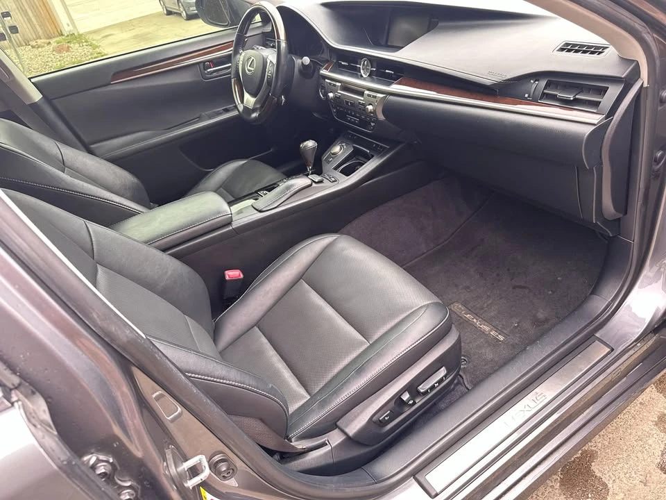 2014 Lexus ES 6th Gen - Image 7 of 9