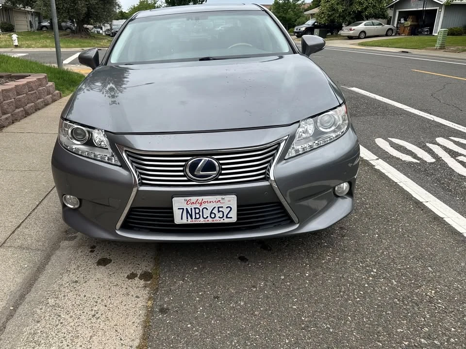 2014 Lexus ES 6th Gen - Image 2 of 9