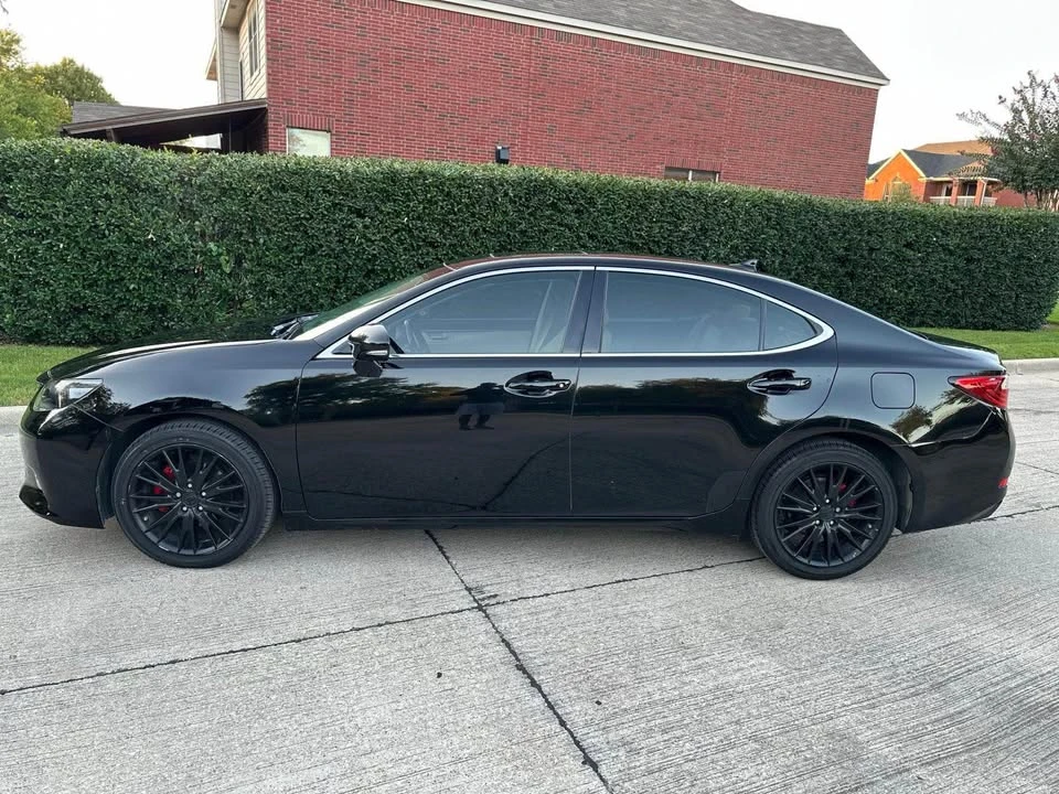 2014 Lexus ES 6th Gen - Image 2 of 10