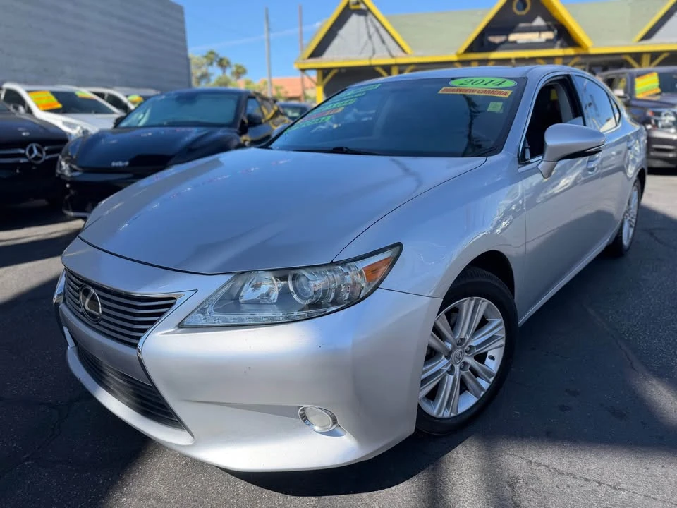 2014 Lexus ES 6th Gen - Image 3 of 12
