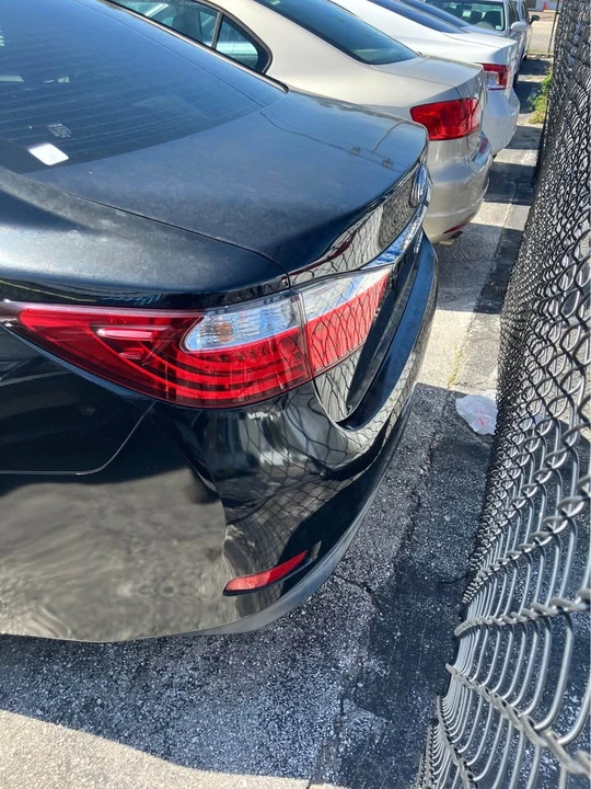 2014 Lexus ES 6th Gen - Image 8 of 9