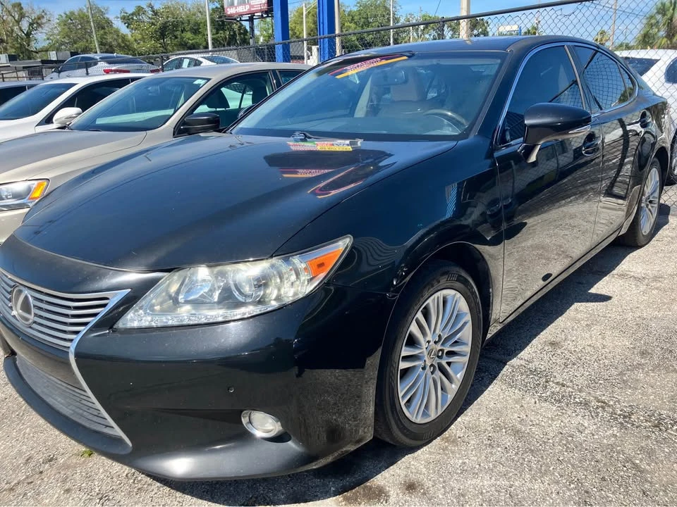 2014 Lexus ES 6th Gen - Image 2 of 9
