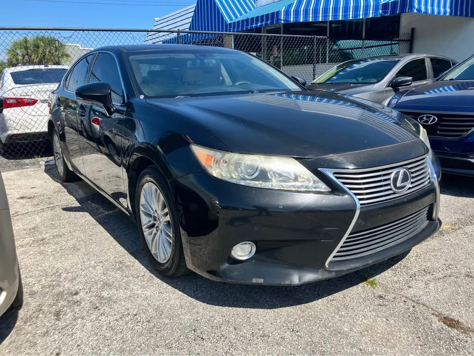 2014 Lexus ES 6th Gen - Image 3 of 9
