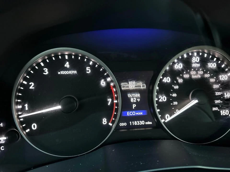 2014 Lexus ES 6th Gen - Image 9 of 10