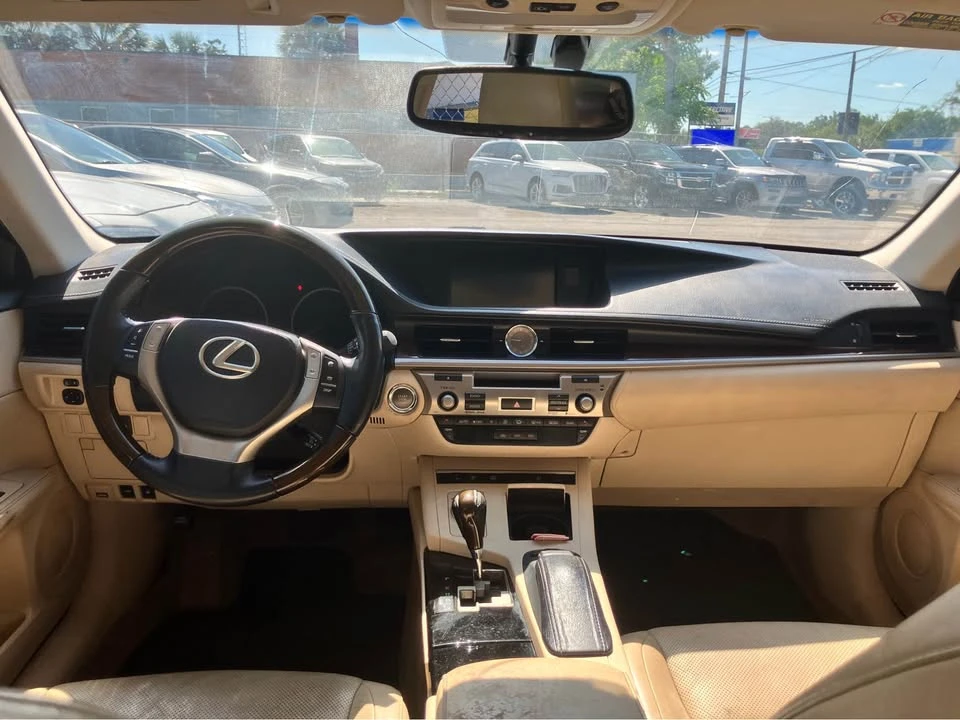 2014 Lexus ES 6th Gen - Image 4 of 9