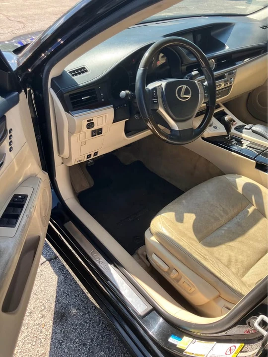 2014 Lexus ES 6th Gen - Image 5 of 9