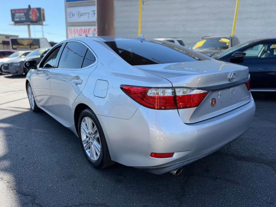 2014 Lexus ES 6th Gen - Image 6 of 12