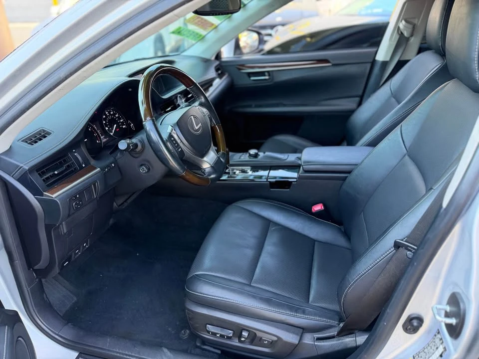 2014 Lexus ES 6th Gen - Image 4 of 12