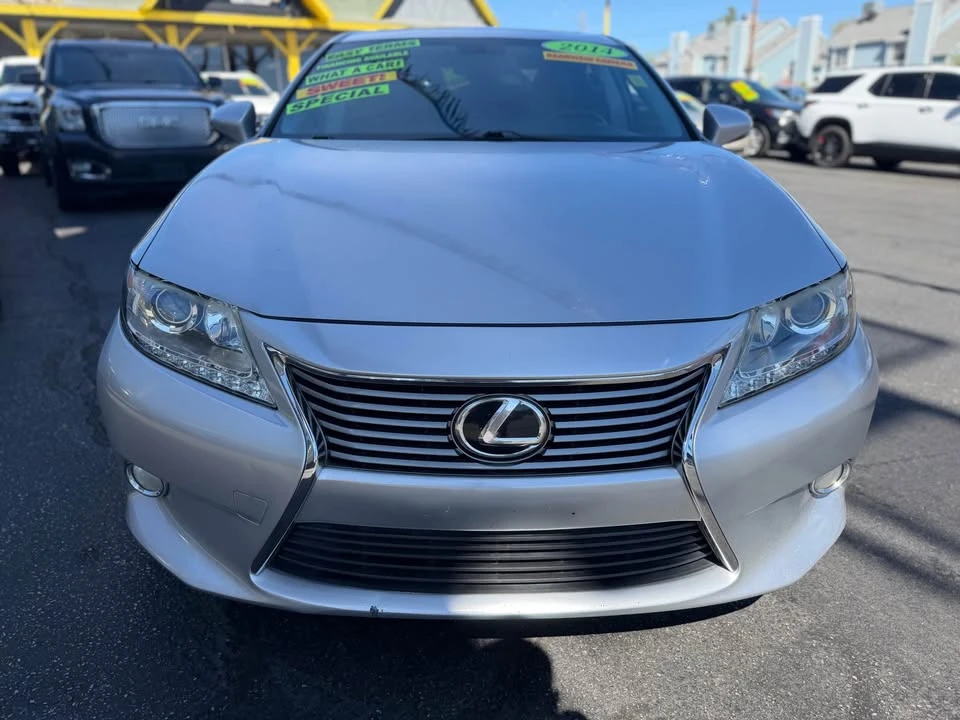 2014 Lexus ES 6th Gen - Image 2 of 12