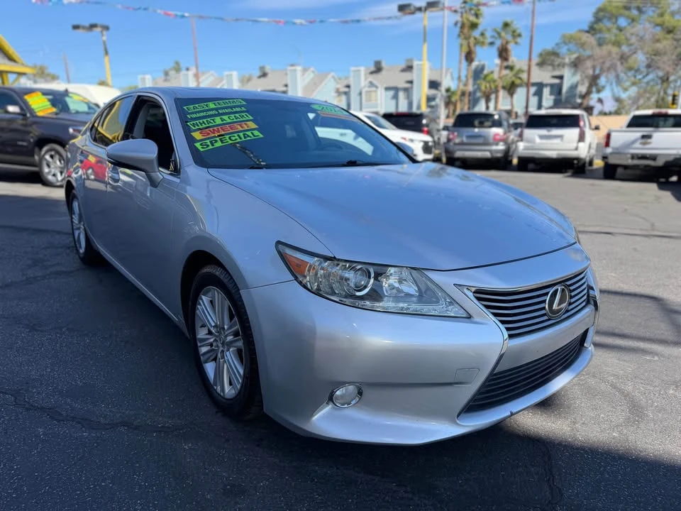 2014 Lexus ES 6th Gen - Image 12 of 12