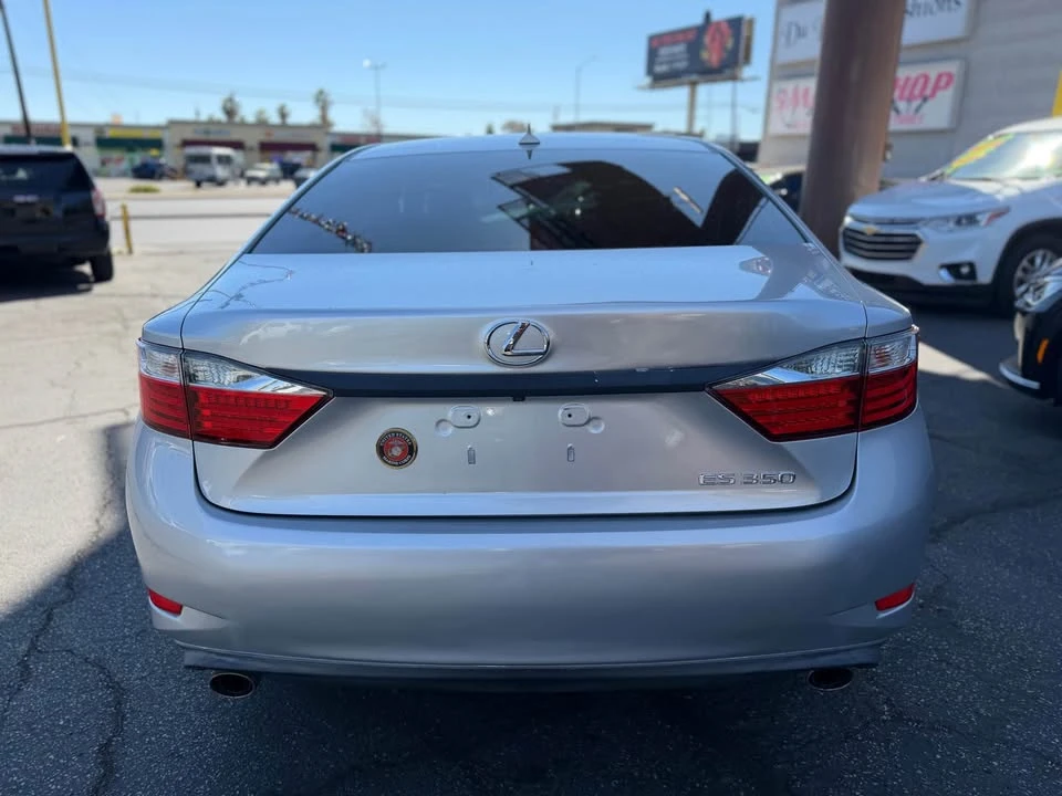 2014 Lexus ES 6th Gen - Image 7 of 12