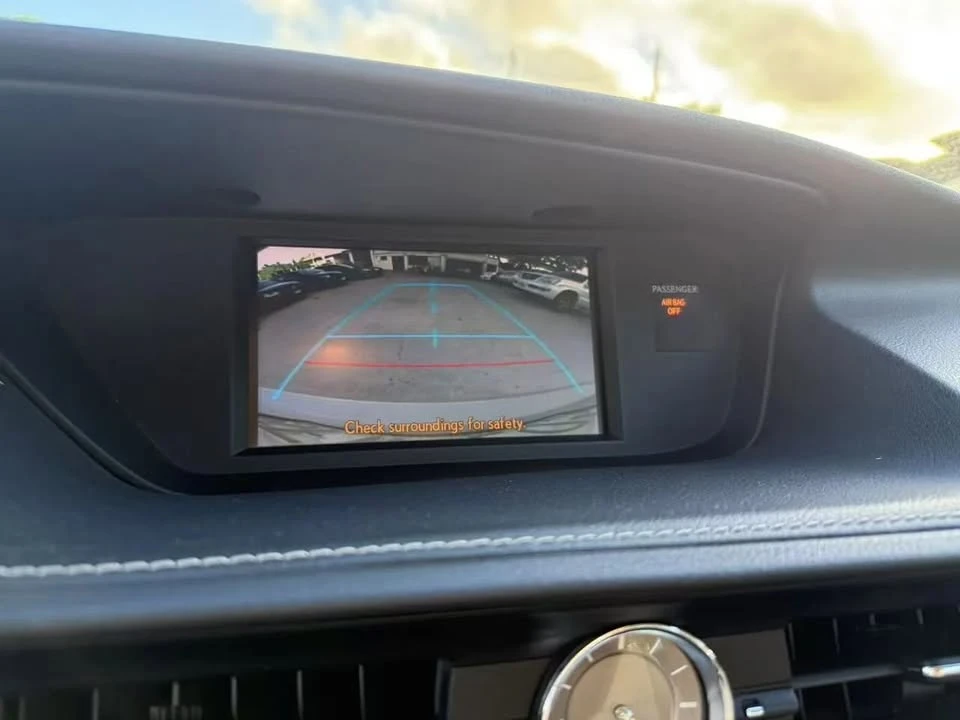 2014 Lexus ES 6th Gen - Image 12 of 12
