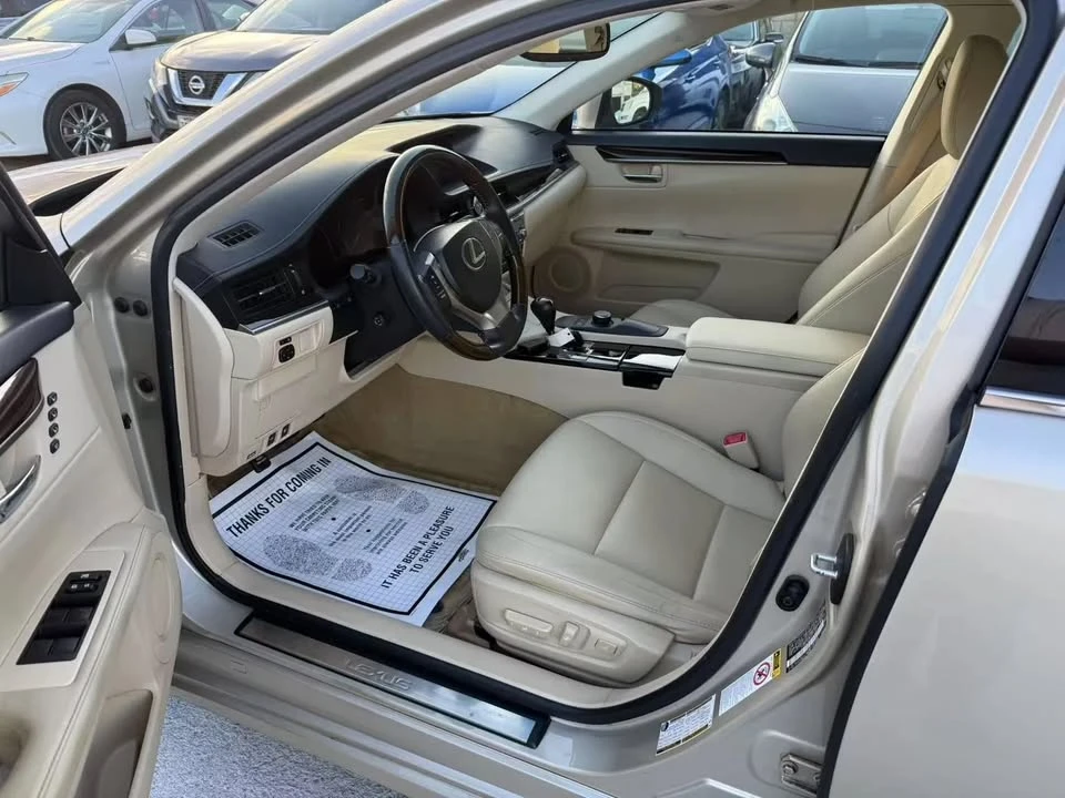 2014 Lexus ES 6th Gen - Image 7 of 12