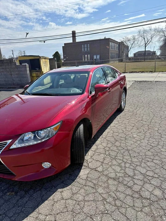 2014 Lexus ES 6th Gen - Image 2 of 13