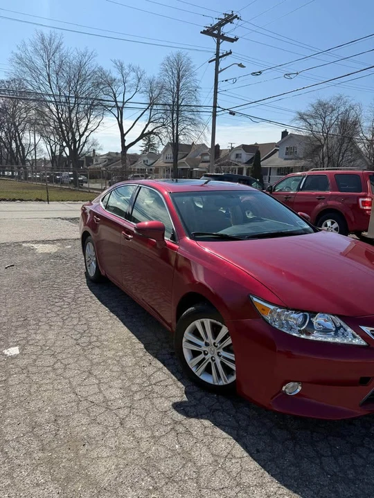 2014 Lexus ES 6th Gen - Image 3 of 13