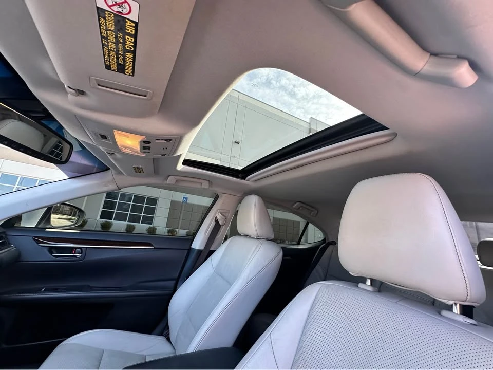 2014 Lexus ES 6th Gen - Image 18 of 19