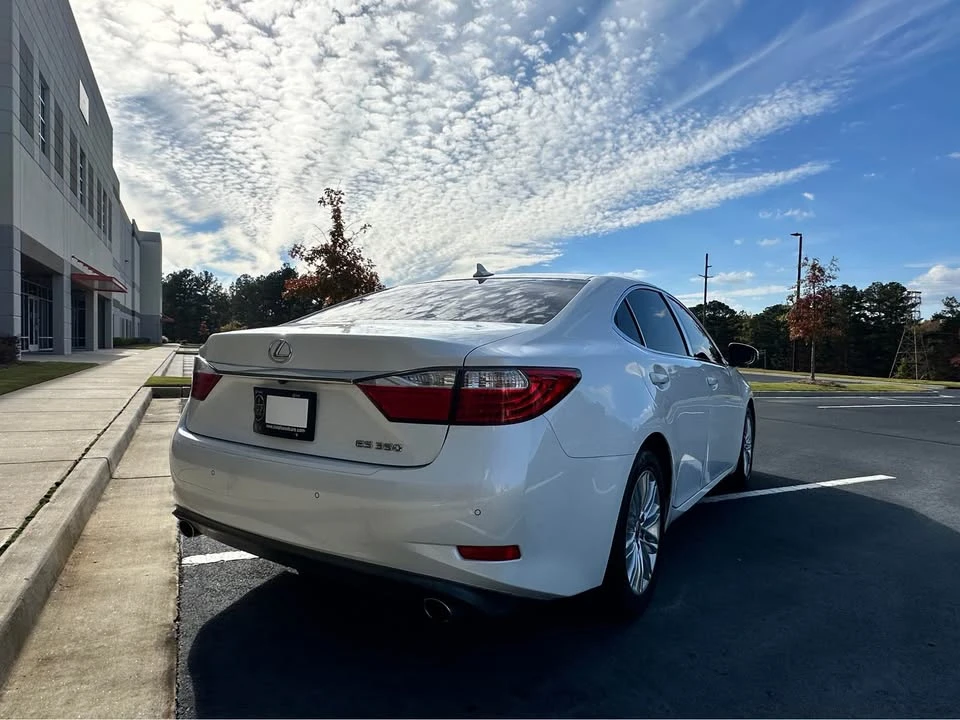 2014 Lexus ES 6th Gen - Image 7 of 19