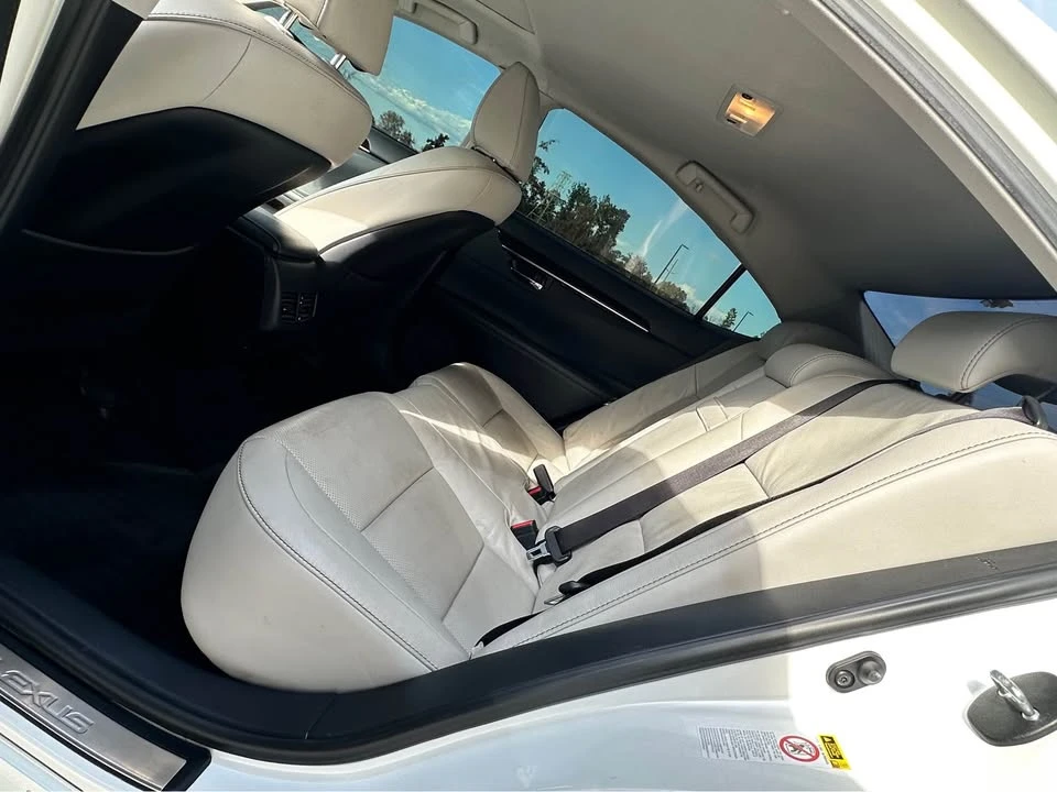 2014 Lexus ES 6th Gen - Image 10 of 19