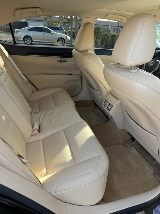 2014 Lexus ES 6th Gen - Image 10 of 11
