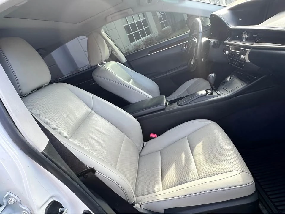 2014 Lexus ES 6th Gen - Image 12 of 19