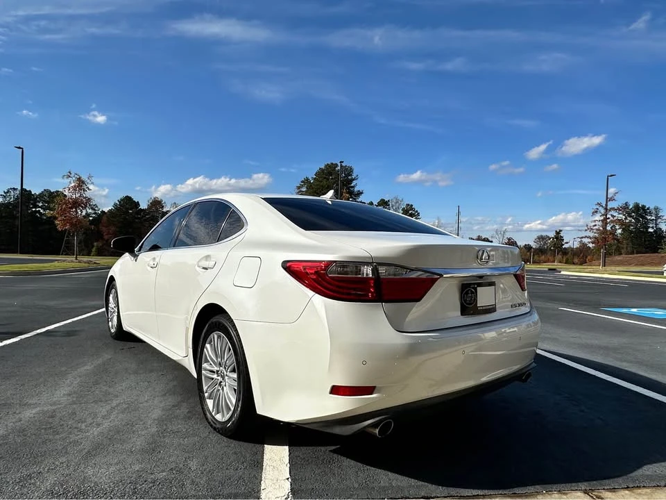 2014 Lexus ES 6th Gen - Image 8 of 19
