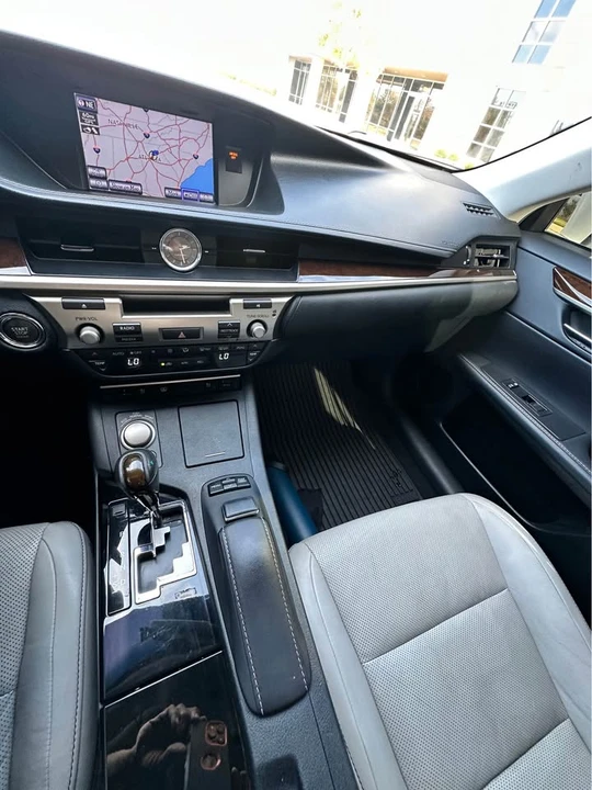 2014 Lexus ES 6th Gen - Image 19 of 19
