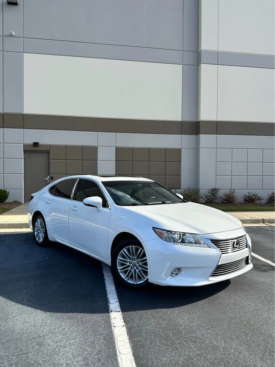 2014 Lexus ES 6th Gen - Image 2 of 19