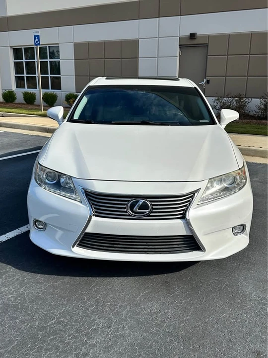 2014 Lexus ES 6th Gen - Image 3 of 19