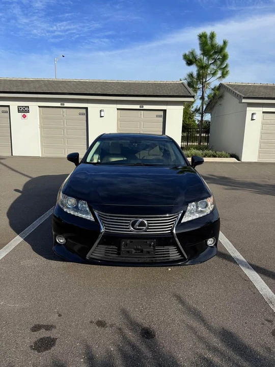 2014 Lexus ES 6th Gen - Image 3 of 11
