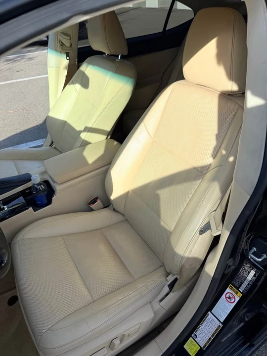 2014 Lexus ES 6th Gen - Image 9 of 11