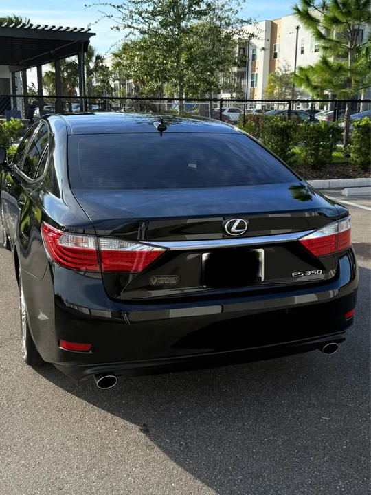 2014 Lexus ES 6th Gen - Image 5 of 11