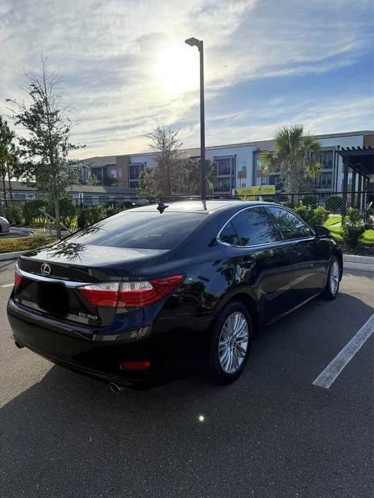 2014 Lexus ES 6th Gen - Image 6 of 11