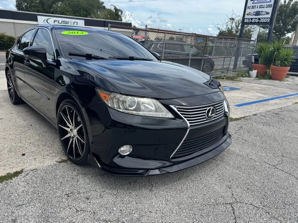 2014 Lexus ES 6th Gen - Image 3 of 12