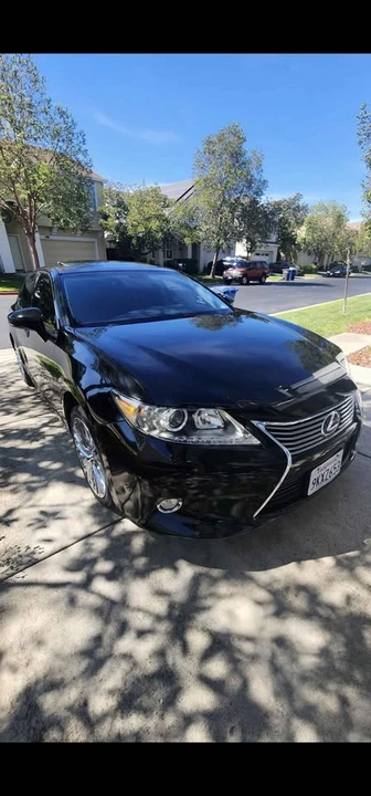 2014 Lexus ES 6th Gen - Image 2 of 5