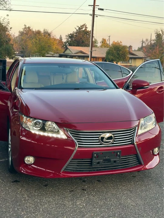 2014 Lexus ES 6th Gen - Image 9 of 19