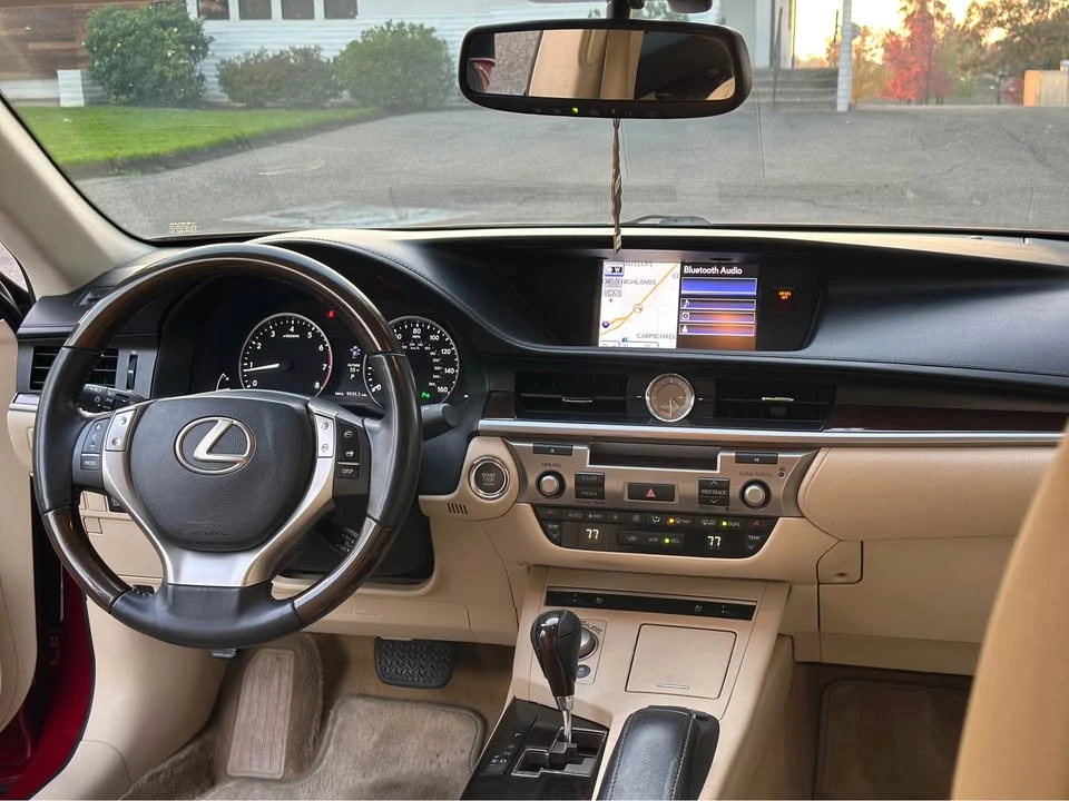 2014 Lexus ES 6th Gen - Image 8 of 19