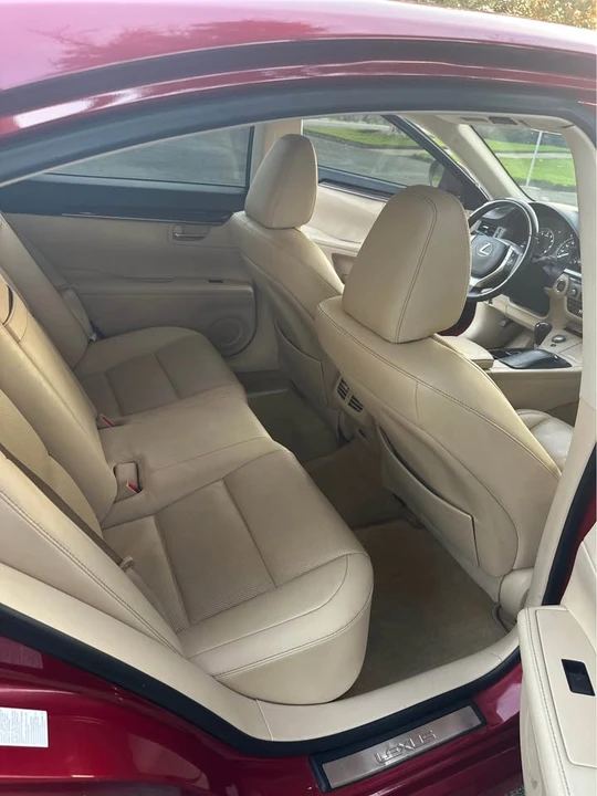 2014 Lexus ES 6th Gen - Image 5 of 19