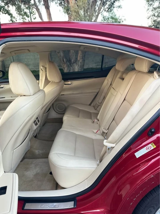 2014 Lexus ES 6th Gen - Image 4 of 19