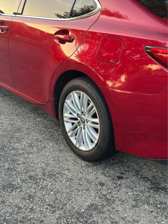 2014 Lexus ES 6th Gen - Image 6 of 19
