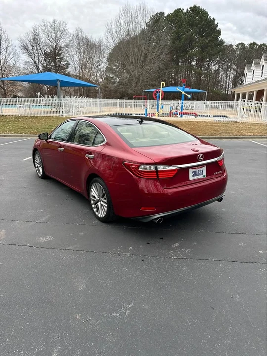 2014 Lexus ES 5th Gen - Image 8 of 16