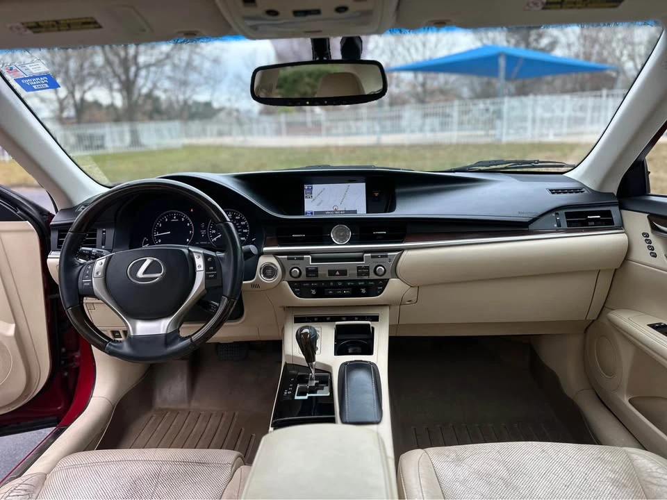 2014 Lexus ES 5th Gen - Image 14 of 16