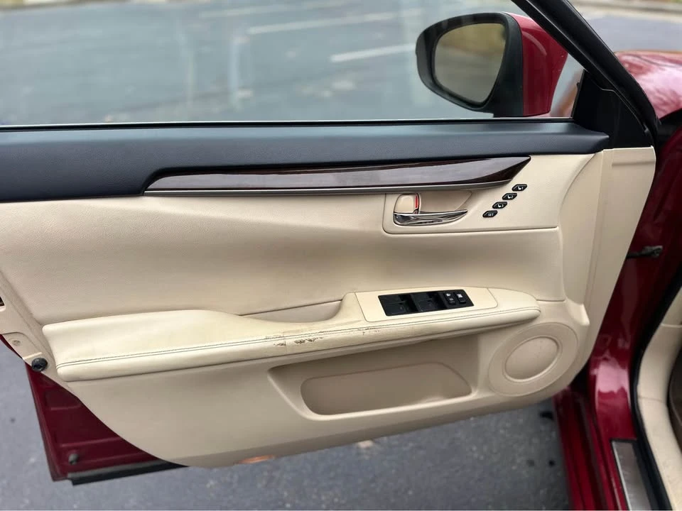2014 Lexus ES 5th Gen - Image 13 of 16