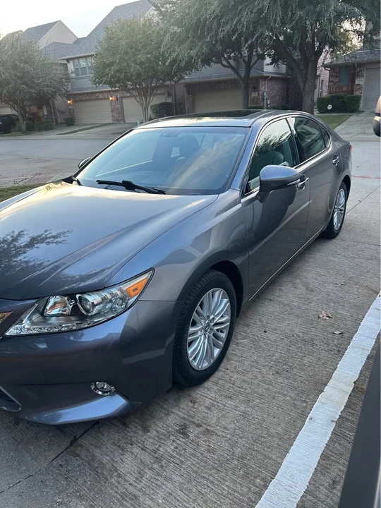 2014 Lexus ES 6th Gen - Image 2 of 19