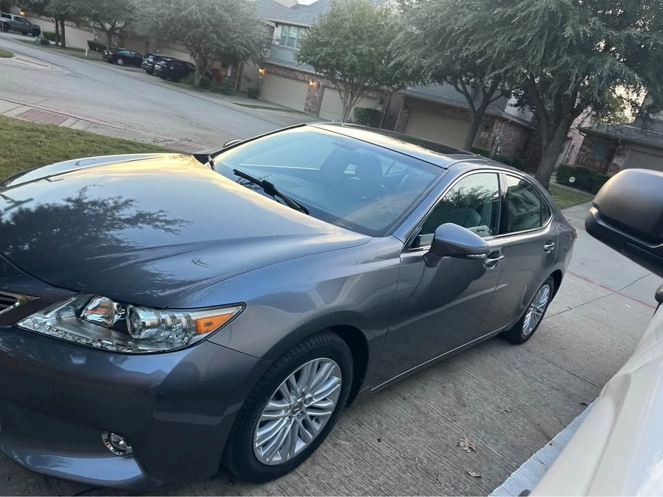 2014 Lexus ES 6th Gen - Image 5 of 19