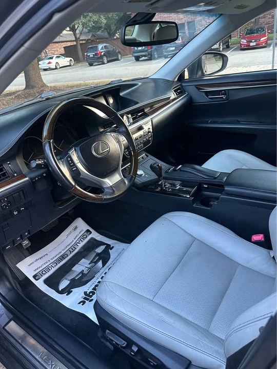 2014 Lexus ES 6th Gen - Image 10 of 19