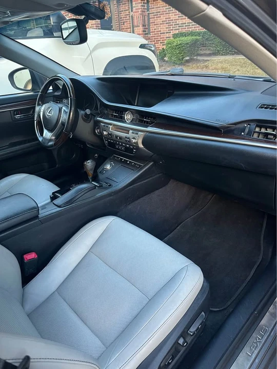 2014 Lexus ES 6th Gen - Image 13 of 19