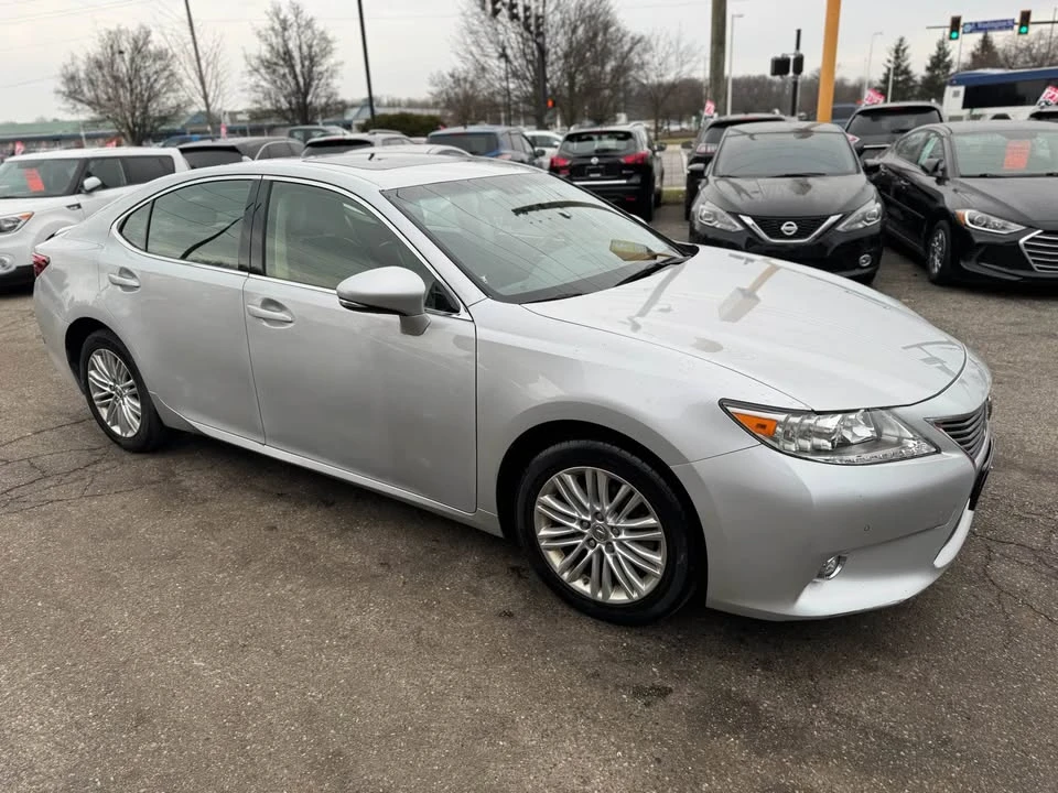 2014 Lexus ES 6th Gen - Image 6 of 20