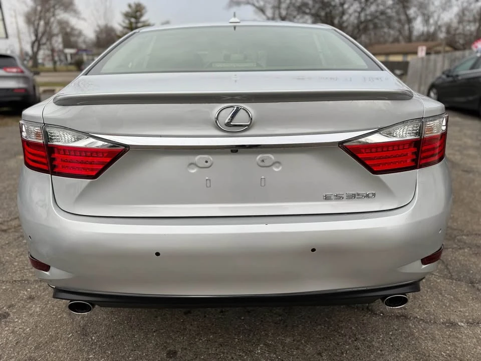 2014 Lexus ES 6th Gen - Image 9 of 20