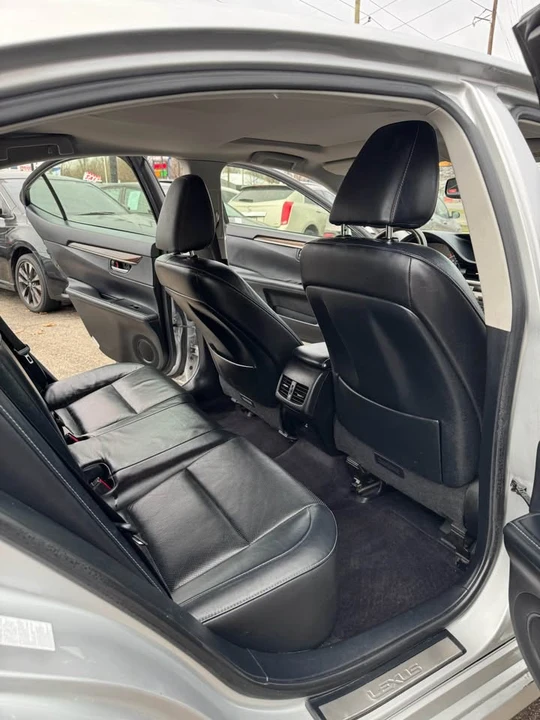 2014 Lexus ES 6th Gen - Image 15 of 20