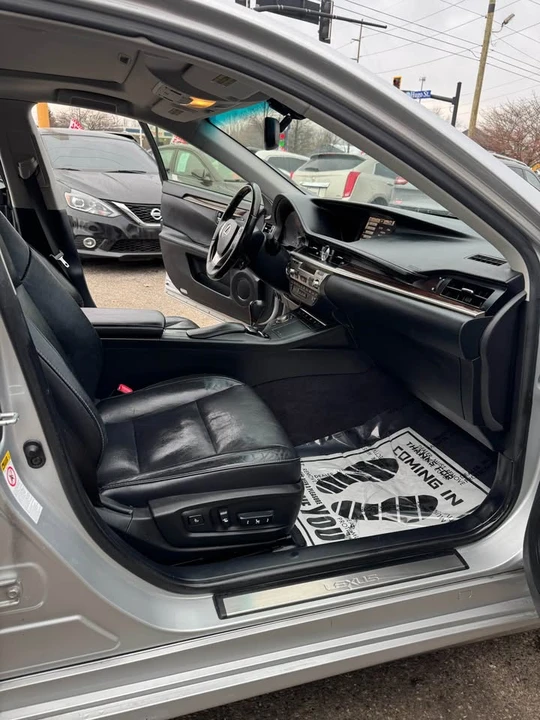 2014 Lexus ES 6th Gen - Image 13 of 20